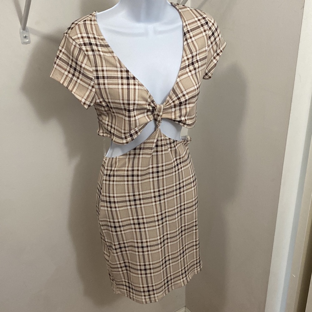 Cutout plaid dress - Picture 4 of 6